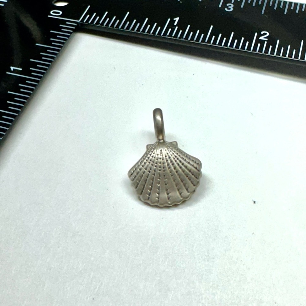 Silver Tone Seashell Charm Pendant‎ Nautical Beach Ocean Jewelry